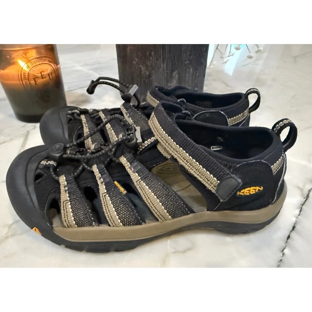 Keen Kids Newport H2 Water Sandals Black and Tan Hiking Shoes Size 4